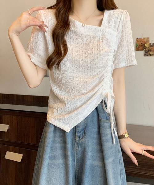 2ly2(トゥーリートゥー)の「ドロスト付きスクエアネックトップス(Tシャツ/カットソー・レディース・ブラック/ホワイト・FREE)」の9枚目の写真