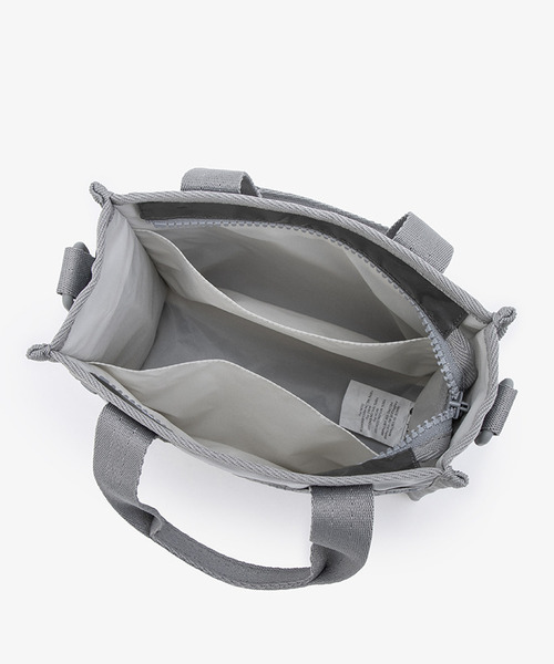 LeSportsac(レスポートサック)の「MINI N/S TOTE ガンメタルグレーシャイン(ショルダーバッグ・レディース・グレー・FREE)」の7枚目の写真