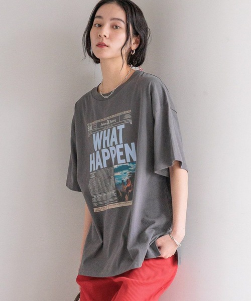 LOWRYS FARM（ローリーズファーム）の「ＮＥＷＳ　ＰＡＰＥＲ　ＴＥＥ　 576808（Tシャツ/カットソー・レディース・チャコールグレー/ホワイト/ブルー・FREE）」の3枚目の写真