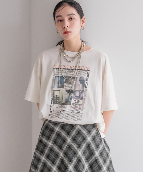 LOWRYS FARM（ローリーズファーム）の「ＮＥＷＳ　ＰＡＰＥＲ　ＴＥＥ　 576808（Tシャツ/カットソー・レディース・チャコールグレー/ホワイト/ブルー・FREE）」の7枚目の写真
