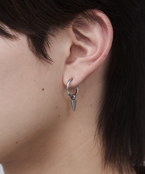 WYZ surgical stainless(ダブリューワイジィーサージカルステンレス)の「【 金属アレルギー対応 】トーンモチーフ イヤリング サージカルステンレス(両耳用)(イヤリング・メンズ・シルバー・FREE)」の4枚目の写真