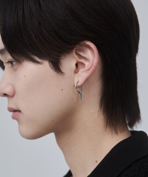 WYZ surgical stainless(ダブリューワイジィーサージカルステンレス)の「【 金属アレルギー対応 】トーンモチーフ イヤリング サージカルステンレス(両耳用)(イヤリング・メンズ・シルバー・FREE)」の5枚目の写真