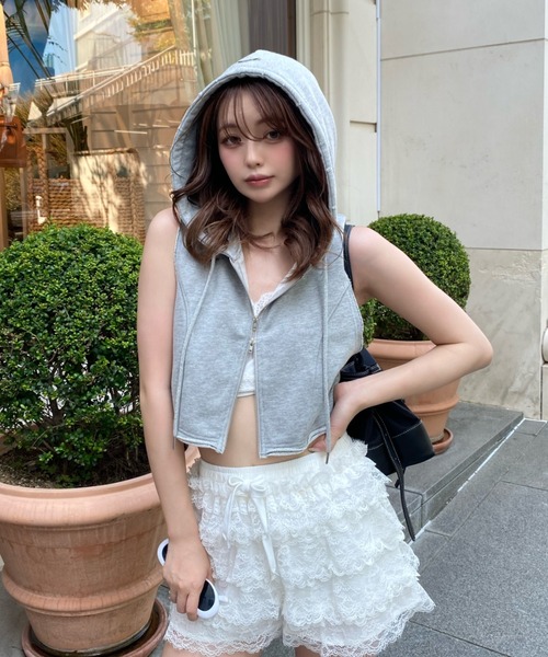 RAY CASSIN(レイカズン)の「フード付きノースリZIPパーカー(Tシャツ/カットソー・レディース・ブラック/グレー/ホワイト系その他・FREE)」の4枚目の写真