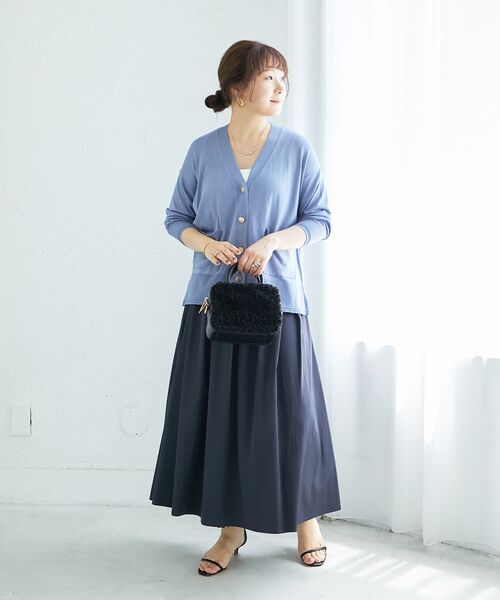 le.coeur blanc（ルクールブラン）の「《手洗い可能》ハイゲージワイドVネックカーディガン（カーディガン/ボレロ・レディース・グレイッシュベージュ/ブルー/ブラウン/ピンク・38）」の10枚目の写真