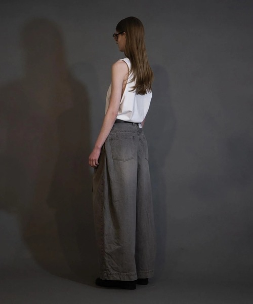 my beautiful landlet（マイビューティフルランドレット）の「【my beautiful landlet】12oz DENIM TUCK WIDE PANTS（USED）（デニムパンツ・メンズ・ブラック/インディゴブルー・0/1/2）」の5枚目の写真
