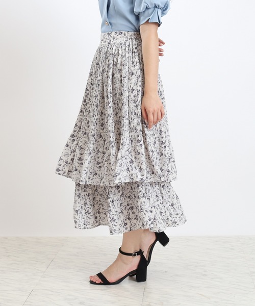 TRUDEA(トルディア)の「プリーツティアードスカート(花柄・無地)(スカート・レディース・ブラック/ベージュ/ライトグレー・MEDIUM)」の5枚目の写真