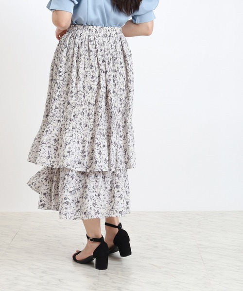 TRUDEA(トルディア)の「プリーツティアードスカート(花柄・無地)(スカート・レディース・ブラック/ベージュ/ライトグレー・MEDIUM)」の6枚目の写真