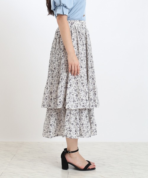 TRUDEA(トルディア)の「プリーツティアードスカート(花柄・無地)(スカート・レディース・ブラック/ベージュ/ライトグレー・MEDIUM)」の17枚目の写真