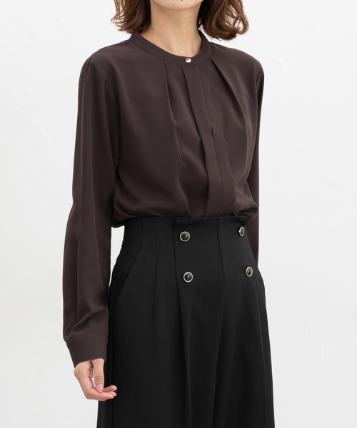 Honeys（ハニーズ）の「バンドカラーブラウス（シャツ/ブラウス・レディース・ブラウン/グレイッシュブルー/アイボリー/グレイッシュベージュ/ブラック・3L/L/LL/M/S）」の3枚目の写真