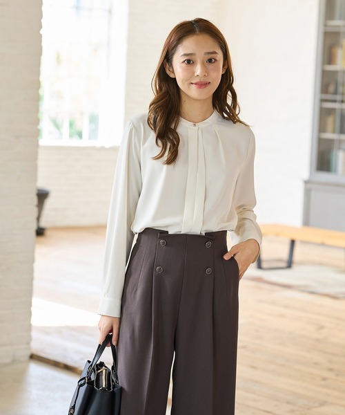 Honeys（ハニーズ）の「バンドカラーブラウス（シャツ/ブラウス・レディース・ブラウン/グレイッシュブルー/アイボリー/グレイッシュベージュ/ブラック・3L/L/LL/M/S）」の8枚目の写真