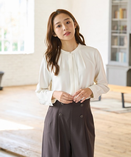 Honeys（ハニーズ）の「バンドカラーブラウス（シャツ/ブラウス・レディース・ブラウン/グレイッシュブルー/アイボリー/グレイッシュベージュ/ブラック・3L/L/LL/M/S）」の9枚目の写真