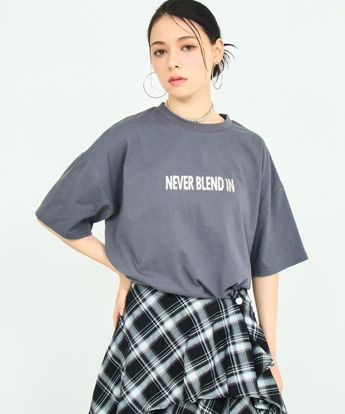 ANAP(アナップ)の「箔 プリント オーバー サイズ Tシャツ(Tシャツ/カットソー・レディース・ホワイト/ダークグレー・FREE)」の6枚目の写真