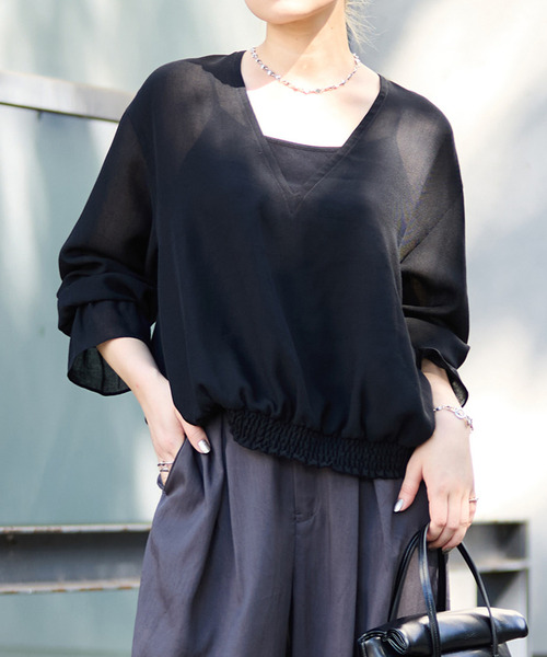 SOFFITTO（ソフィット）の「深Vネックブラウス（シャツ/ブラウス・レディース・ブラック/オフホワイト・FREE）」の2枚目の写真