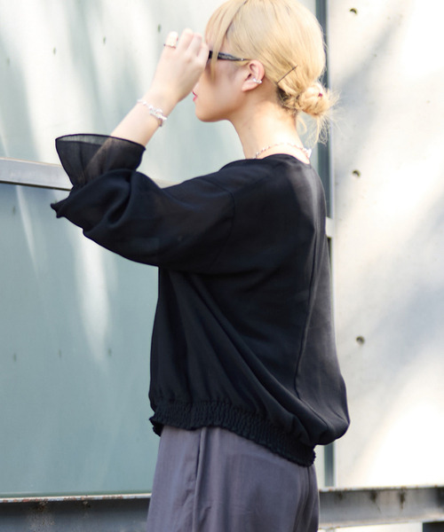 SOFFITTO（ソフィット）の「深Vネックブラウス（シャツ/ブラウス・レディース・ブラック/オフホワイト・FREE）」の3枚目の写真