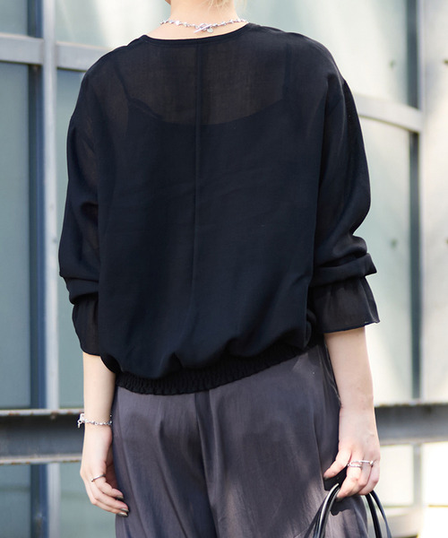 SOFFITTO（ソフィット）の「深Vネックブラウス（シャツ/ブラウス・レディース・ブラック/オフホワイト・FREE）」の4枚目の写真