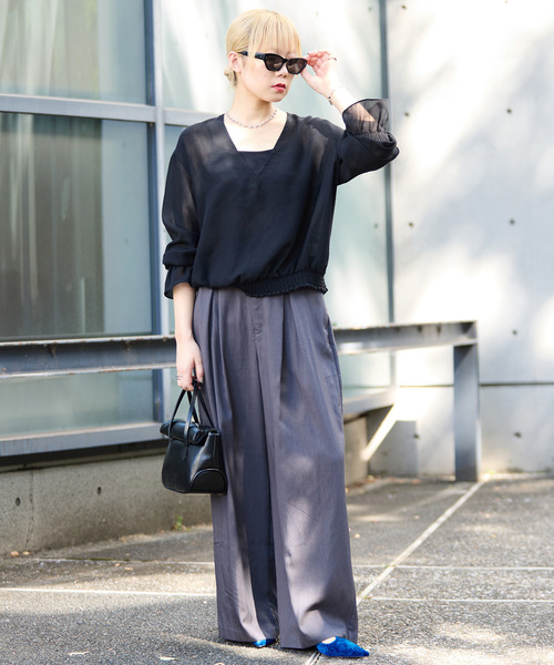 SOFFITTO（ソフィット）の「深Vネックブラウス（シャツ/ブラウス・レディース・ブラック/オフホワイト・FREE）」の9枚目の写真