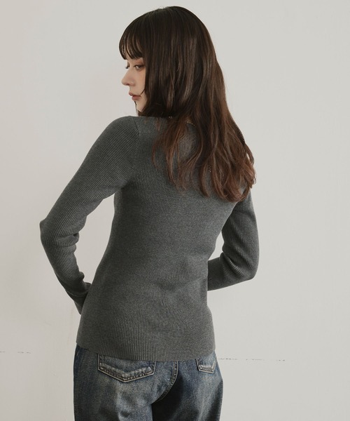 ELLEgirl（エルガール）の「メタル釦Vネックリブカーディガン（カーディガン/ボレロ・レディース・チャコールグレー/レッド/ダークブラウン/ブラック/ピンク・FREE）」の19枚目の写真