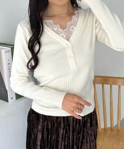 CLEA(クレア)の「Vネックレースコンパクトトップス(Tシャツ/カットソー・レディース・ベージュ/アイボリー/ブラック・FREE)」の4枚目の写真