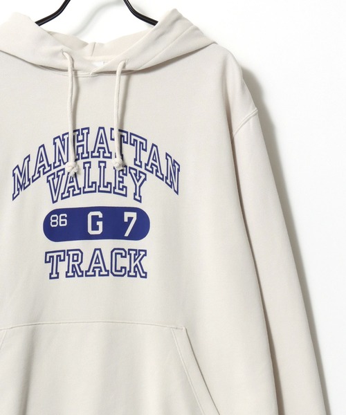 Champion（チャンピオン）の「Champion/チャンピオン コットンUSA 裏毛 カレッジロゴ スウェット パーカー/レディース メンズ（パーカー・メンズ・スミクロ/ホワイト系その他/マルーン/オートミール/ブルー系その他/ネイビー/ブラック系その他/ライトイエロー/グレー/オフホワイト・L/M/XL）」の3枚目の写真