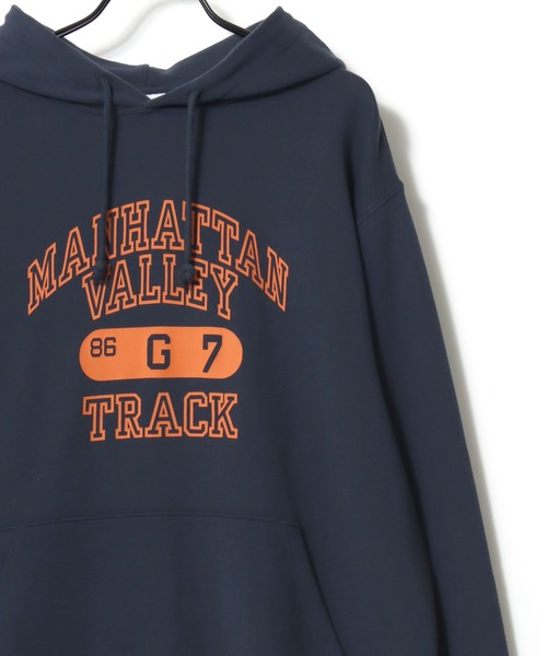 Champion（チャンピオン）の「Champion/チャンピオン コットンUSA 裏毛 カレッジロゴ スウェット パーカー/レディース メンズ（パーカー・メンズ・スミクロ/ホワイト系その他/マルーン/オートミール/ブルー系その他/ネイビー/ブラック系その他/ライトイエロー/グレー/オフホワイト・L/M/XL）」の8枚目の写真