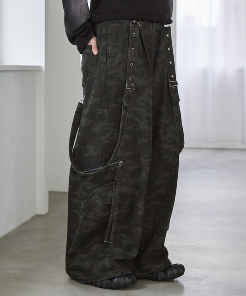 Spielio（シュピーリオ）の「【Spielio】Distressed suspender wide denim pants/ ヴィンテージライク サスペンダーワイドデニムパンツ（カーゴパンツ・メンズ・カーキ系1/グレー系1・S/M/L）」の4枚目の写真