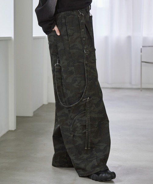 Spielio（シュピーリオ）の「【Spielio】Distressed suspender wide denim pants/ ヴィンテージライク サスペンダーワイドデニムパンツ（カーゴパンツ・メンズ・カーキ系1/グレー系1・S/M/L）」の5枚目の写真