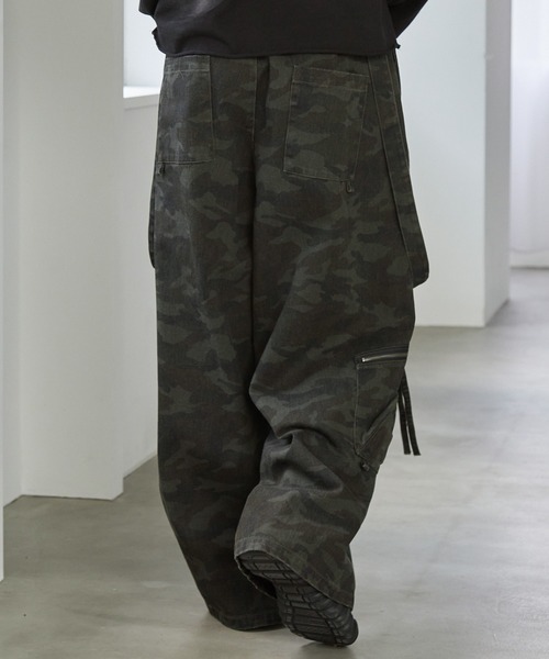 Spielio（シュピーリオ）の「【Spielio】Distressed suspender wide denim pants/ ヴィンテージライク サスペンダーワイドデニムパンツ（カーゴパンツ・メンズ・カーキ系1/グレー系1・S/M/L）」の8枚目の写真