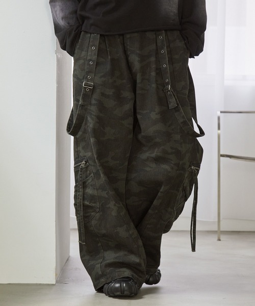 Spielio（シュピーリオ）の「【Spielio】Distressed suspender wide denim pants/ ヴィンテージライク サスペンダーワイドデニムパンツ（カーゴパンツ・メンズ・カーキ系1/グレー系1・S/M/L）」の11枚目の写真