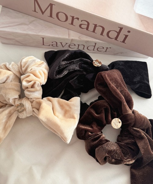 apres jour（アプレジュール）の「【apres jour×ARIAZ】チャーム付きベロアシュシュ（シュシュ・レディース・ブラック/ダークブラウン/ベージュ・FREE）」の8枚目の写真