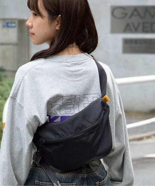 KELTY（ケルティ）の「KELTY/ケルティ 80's SLIM FANNY スリムファニーショルダーバッグ（ボディバッグ/ウエストポーチ・メンズ・モカ/グレー/ブラック・FREE）」の2枚目の写真