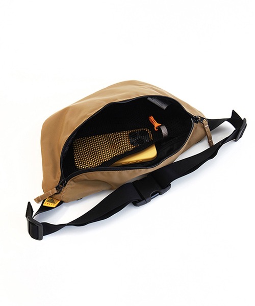 KELTY（ケルティ）の「KELTY/ケルティ 80's SLIM FANNY スリムファニーショルダーバッグ（ボディバッグ/ウエストポーチ・メンズ・モカ/グレー/ブラック・FREE）」の7枚目の写真