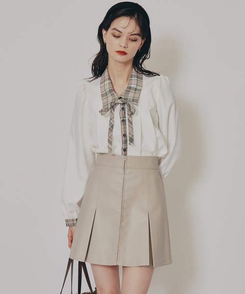 REDYAZEL（レディアゼル）の「チェックバイカラーリボンタイブラウス（シャツ/ブラウス・レディース・グレー/ベージュ/ネイビー・FREE）」の7枚目の写真