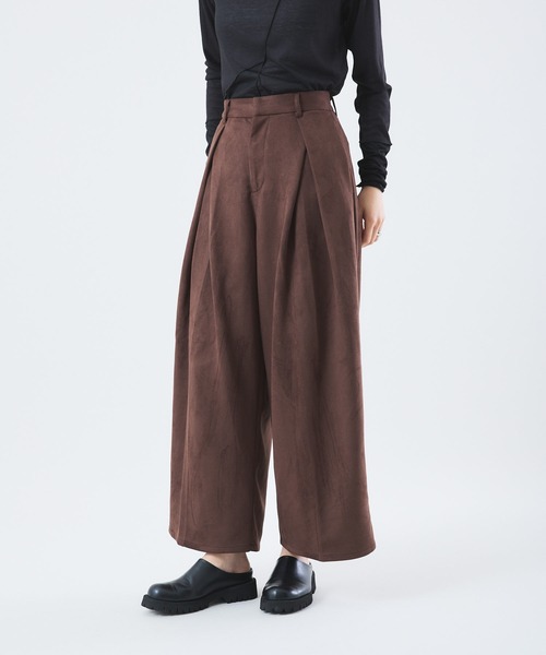 Muscat(マスカット)の「スウェードライク タックワイドパンツ(その他パンツ・レディース・ブラック/ブラウン・F)」の8枚目の写真
