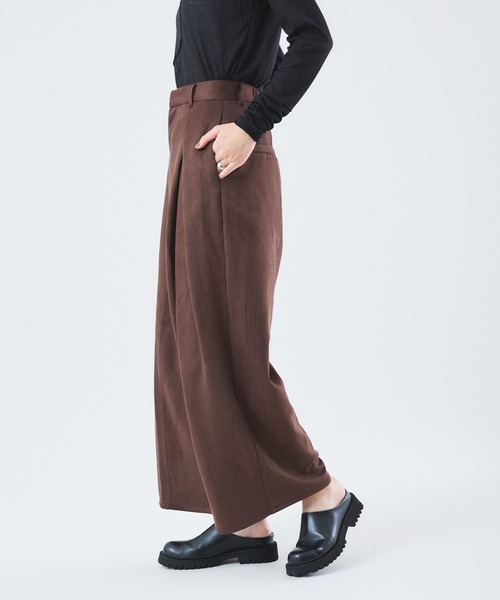 Muscat(マスカット)の「スウェードライク タックワイドパンツ(その他パンツ・レディース・ブラック/ブラウン・F)」の9枚目の写真