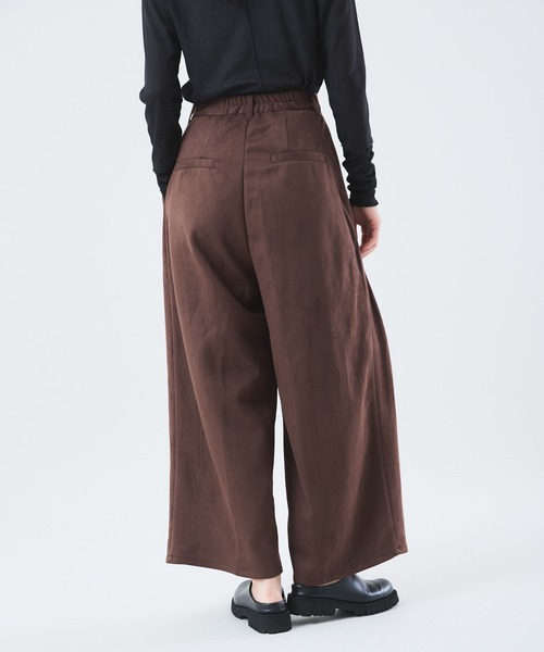 Muscat(マスカット)の「スウェードライク タックワイドパンツ(その他パンツ・レディース・ブラック/ブラウン・F)」の10枚目の写真