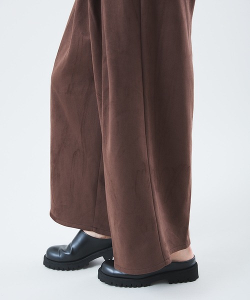 Muscat(マスカット)の「スウェードライク タックワイドパンツ(その他パンツ・レディース・ブラック/ブラウン・F)」の14枚目の写真