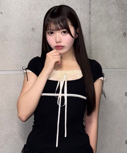 Lae(レイ)の「パフスリーブリボンブラウス(Tシャツ/カットソー・レディース・ブラック・MEDIUM)」の1枚目の写真