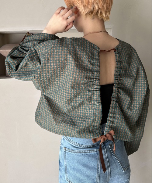 PILIT（ピリット）の「バック一オープンドロストギャザーTOPS（シャツ/ブラウス・レディース・グレー/ブラウン/グリーン・MEDIUM）」の3枚目の写真