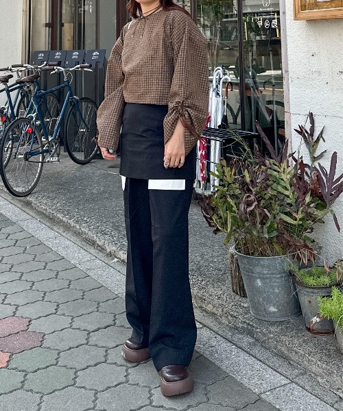 PILIT（ピリット）の「バック一オープンドロストギャザーTOPS（シャツ/ブラウス・レディース・グレー/ブラウン/グリーン・MEDIUM）」の9枚目の写真