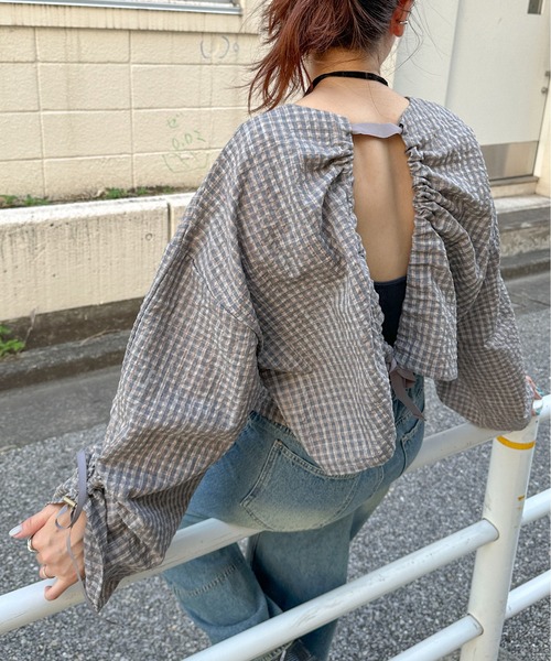 PILIT（ピリット）の「バック一オープンドロストギャザーTOPS（シャツ/ブラウス・レディース・グレー/ブラウン/グリーン・MEDIUM）」の11枚目の写真