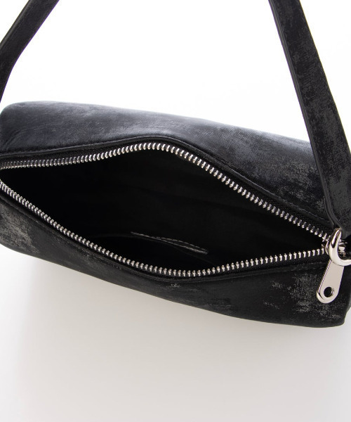 cache cache(カシュ カシュ)の「カシュカシュ cachecache / シルクサテン風合皮筒形ショルダー(ショルダーバッグ・レディース・ラベンダー/シルバー/ブラック・FREE)」の19枚目の写真