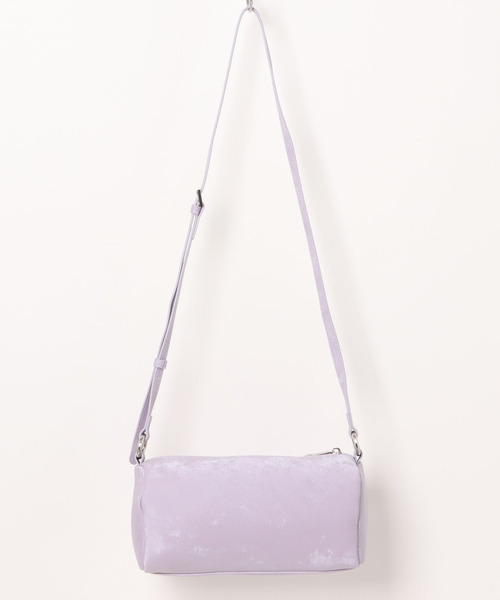 cache cache(カシュ カシュ)の「カシュカシュ cachecache / シルクサテン風合皮筒形ショルダー(ショルダーバッグ・レディース・ラベンダー/シルバー/ブラック・FREE)」の4枚目の写真