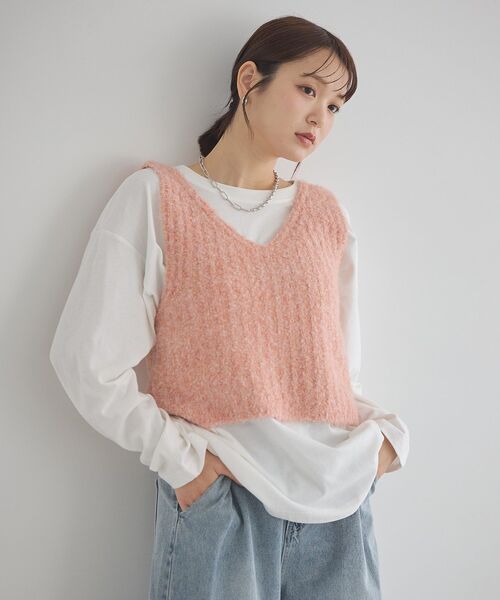 earth music&ecology（アースミュージックアンドエコロジー）の「MIXカラーブークレニットビスチェ（ベスト・レディース・オレンジ系その他/ベージュ/ライトブルー/チャコールグレー・F）」の16枚目の写真