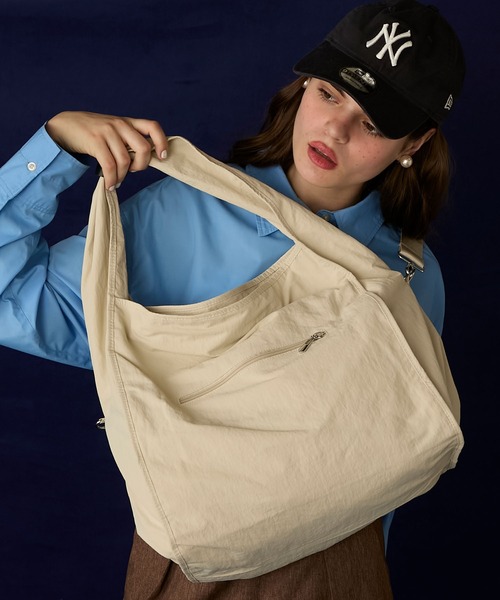 BONLECILL Marche（ボンルシールマルシェ）の「【BONLECILL Marche】《A4収納可能》2wayワイドショルダーバッグ／マザーズバッグ／ユーティリティバッグ（ショルダーバッグ・レディース・グレー/ホワイト/ブラック・FREE）」の6枚目の写真