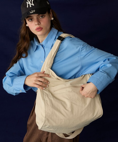 BONLECILL Marche（ボンルシールマルシェ）の「【BONLECILL Marche】《A4収納可能》2wayワイドショルダーバッグ／マザーズバッグ／ユーティリティバッグ（ショルダーバッグ・レディース・グレー/ホワイト/ブラック・FREE）」の8枚目の写真