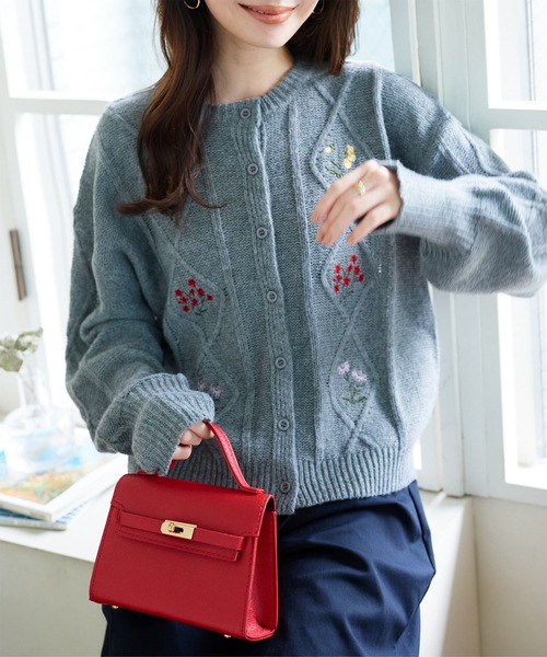 KOBE LETTUCE(コウベレタス)の「刺繍ケーブルニットカーディガン(カーディガン/ボレロ・レディース・ブラック/アイボリー/グレー・M)」の9枚目の写真