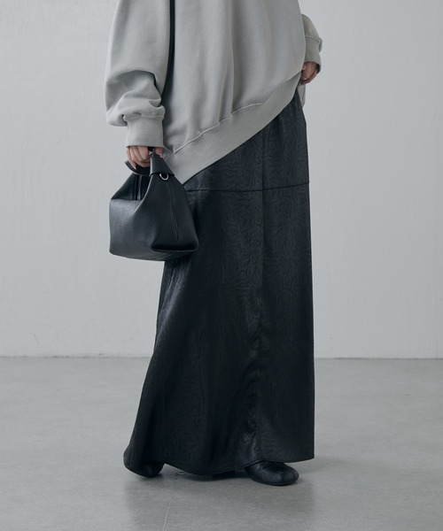 Lui's（ルイス）の「サテンレザーライクスカート（スカート・レディース・ライトグレー/ブラック・36/38）」の4枚目の写真