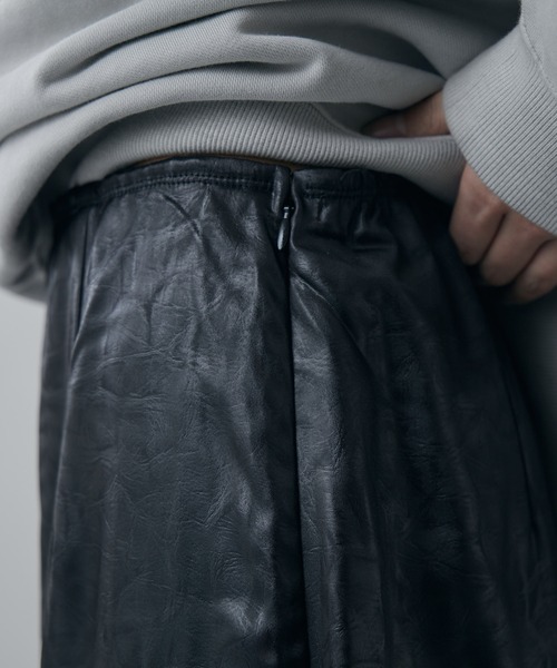 Lui's（ルイス）の「サテンレザーライクスカート（スカート・レディース・ライトグレー/ブラック・36/38）」の17枚目の写真