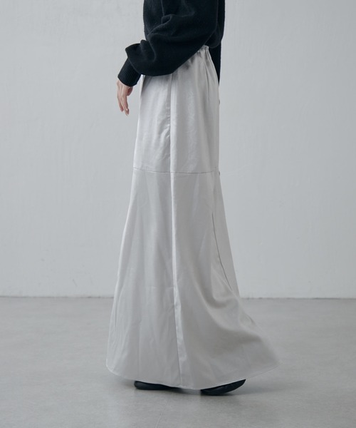 Lui's（ルイス）の「サテンレザーライクスカート（スカート・レディース・ライトグレー/ブラック・36/38）」の11枚目の写真