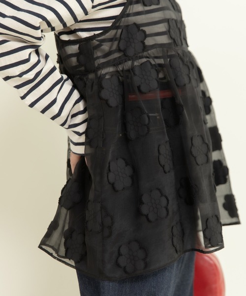 Dot＆Stripes CHILD WOMAN（ドットアンドストライプス　チャイルドウーマン）の「シアーフラワーカットジャカード キャミブラウス(セットアップ対応)（シャツ/ブラウス・レディース・ブラック・FREE）」の4枚目の写真